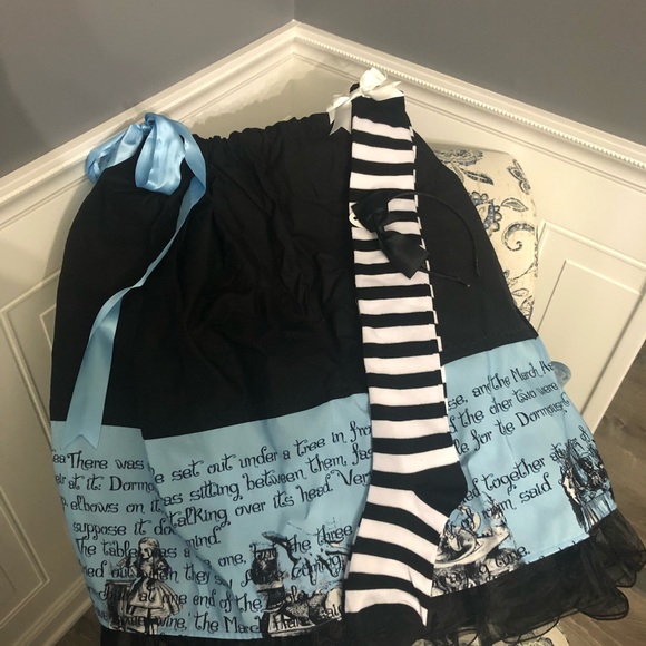 NWOT-Alice in Wonderland skirts & aaccessories. - Picture 4 of 5